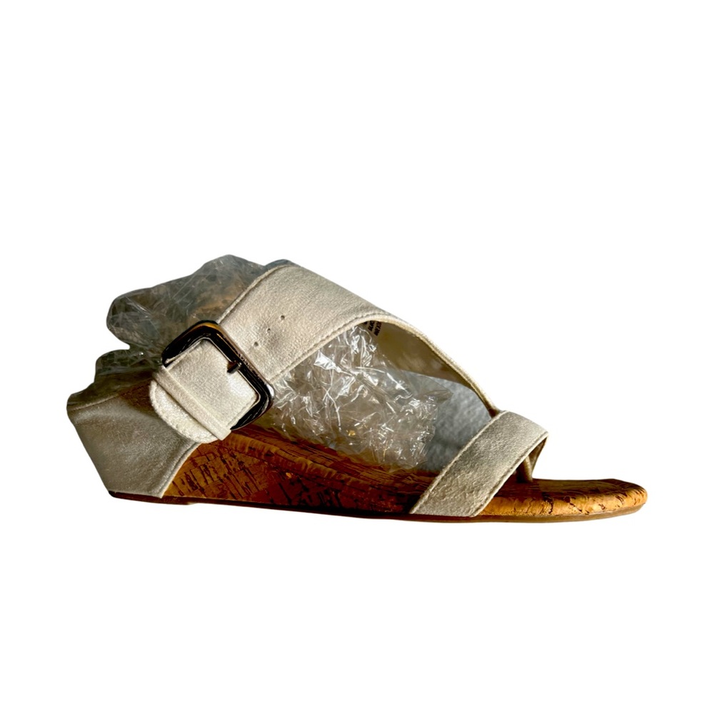 Sheryl White Simmer Sandal Size 10M